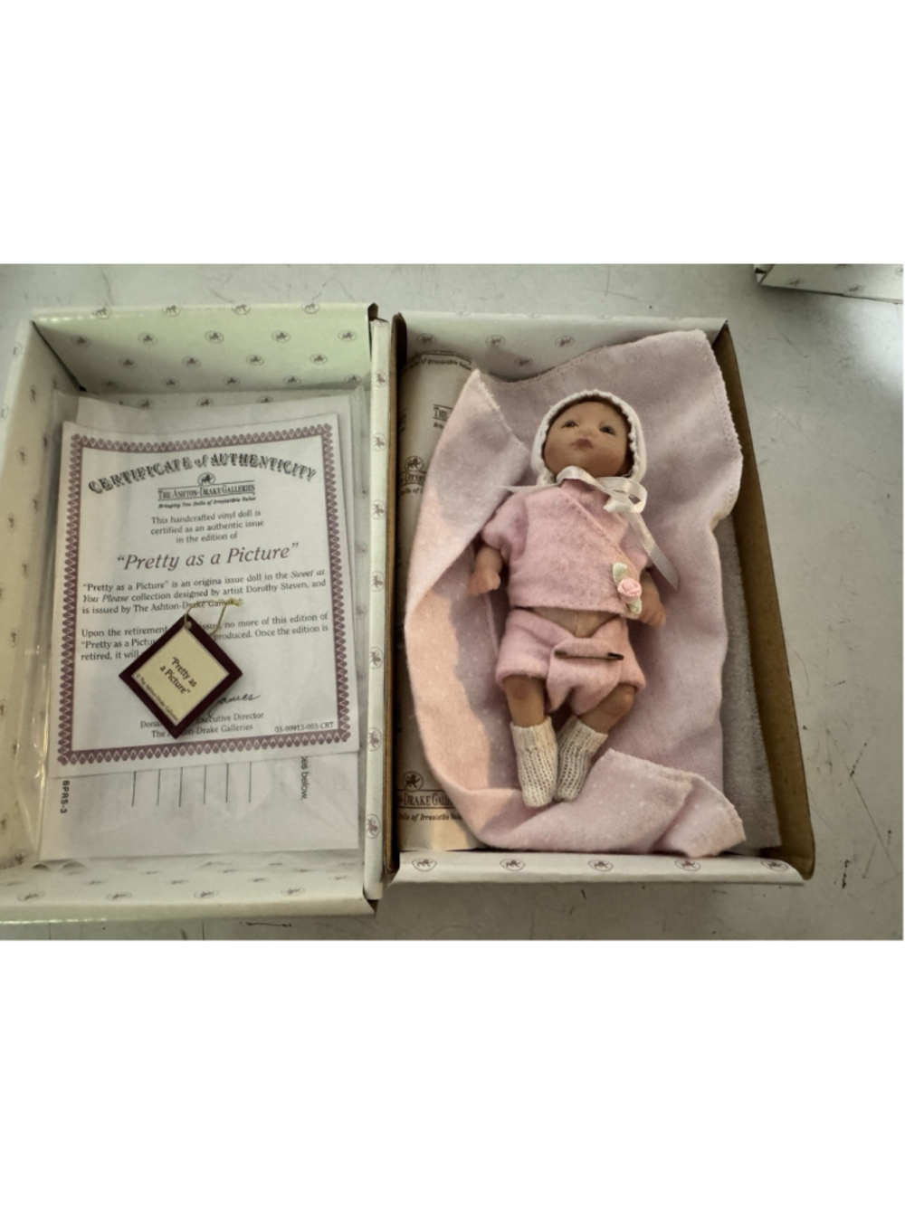 The Ashton-Drake Galleries Mini Baby Doll "Pretty As A Picture" EUC